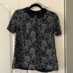 Cute t shirt blouse, size small, very good condition, perfect for office!